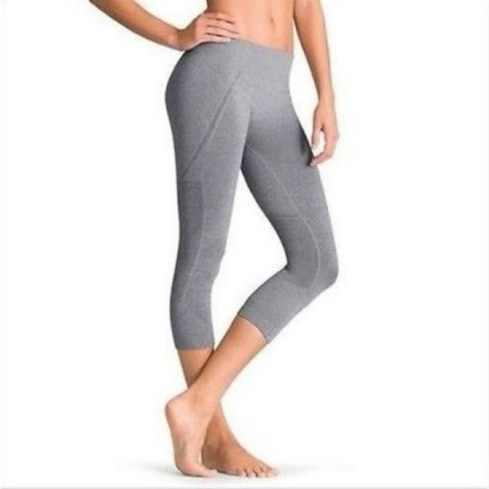 Athleta Breakthrough Seamless Crop Capri Leggings Size Small in Gray